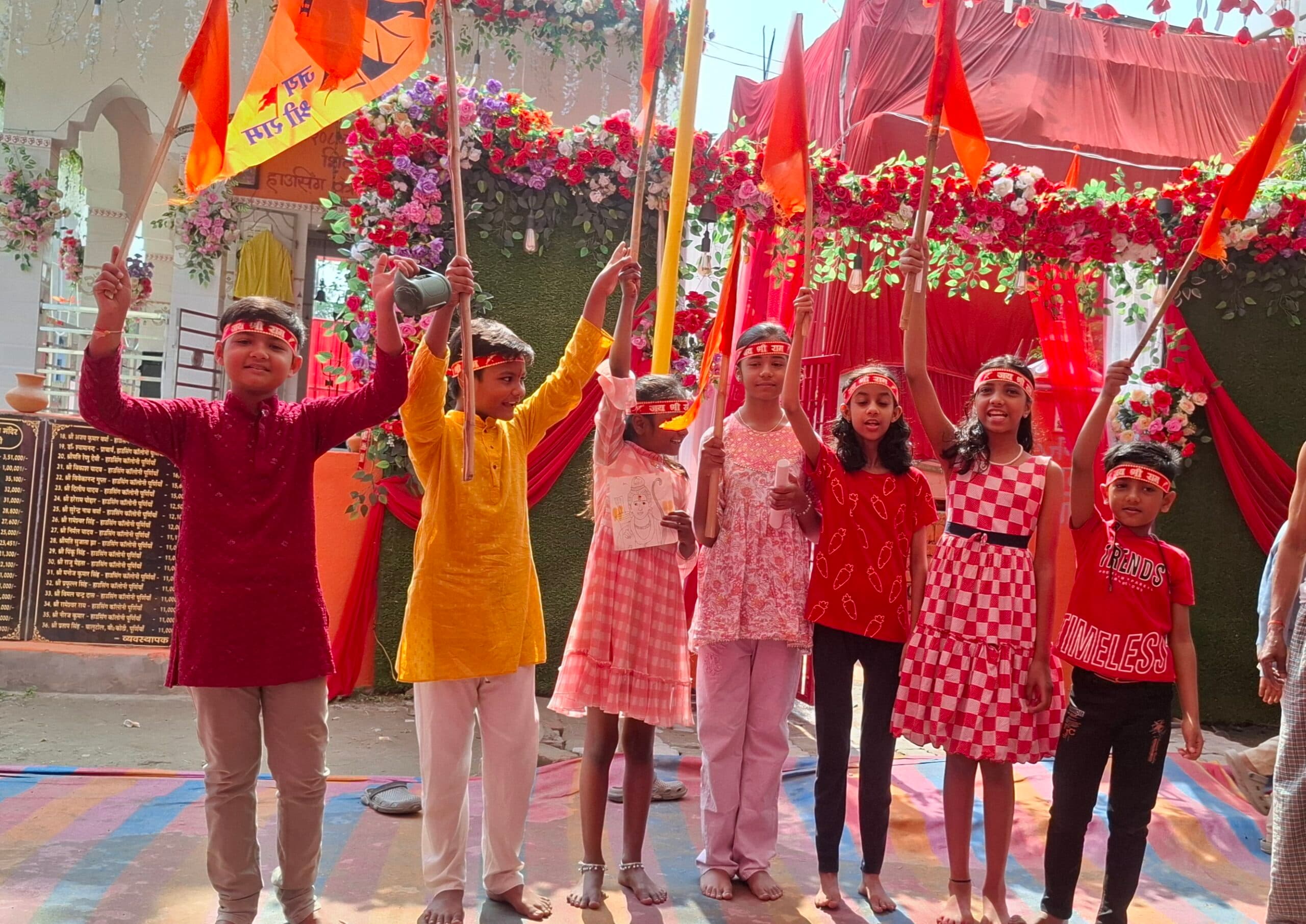 जय श्री राम के जयकारा के साथ नन्हें बच्चों ने निकाली शोभा यात्रा