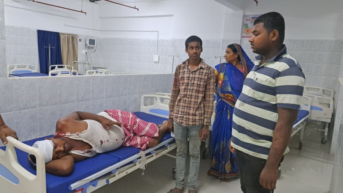 खेत से ट्रैक्टर ले जाने को लेकर मारपीट, नानी-नतनी सहित पांच घायल