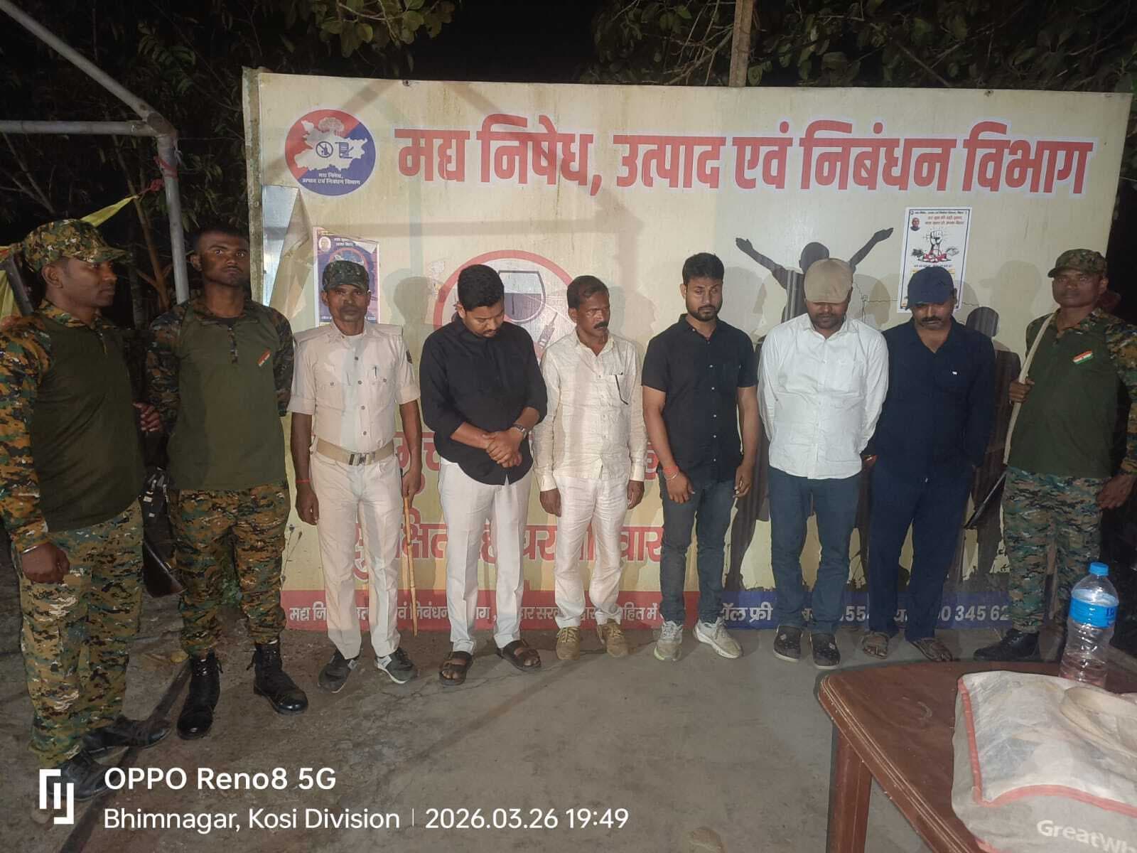 बच्चों के साथ परिभ्रमण पर गये तीन शिक्षक समेत पांच गिरफ्तार