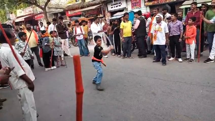 रामनवमी पर महाराजगंज से निकाली गयी भव्य शोभायात्रा, जय श्रीराम के नारों से गूंजा शहर