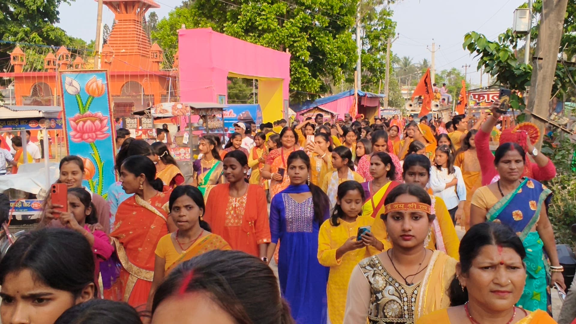 जयश्रीराम के उद्घोष के साथ निकली शोभायात्रा