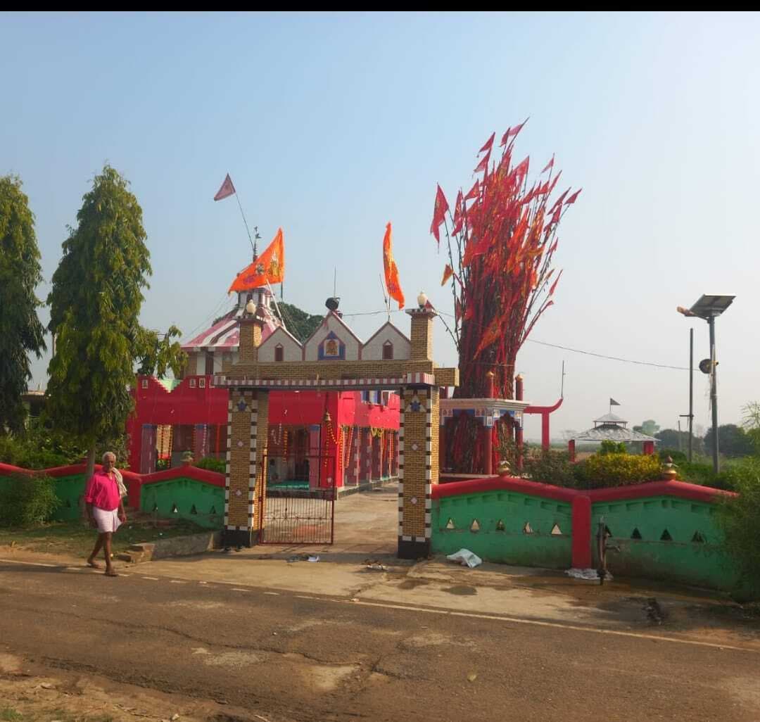 रामनवमी पर चकप्रयाग के महावीर मंदिर में 850 ध्वज चढ़े