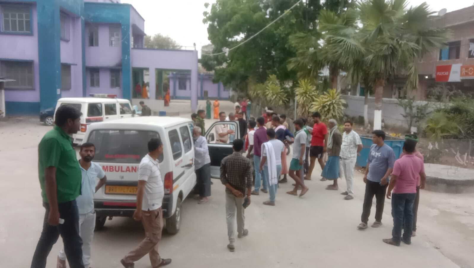 रील बना रहे बाइक सवार तीन युवकों ने पशुपालक को मारा टक्कर, मौत