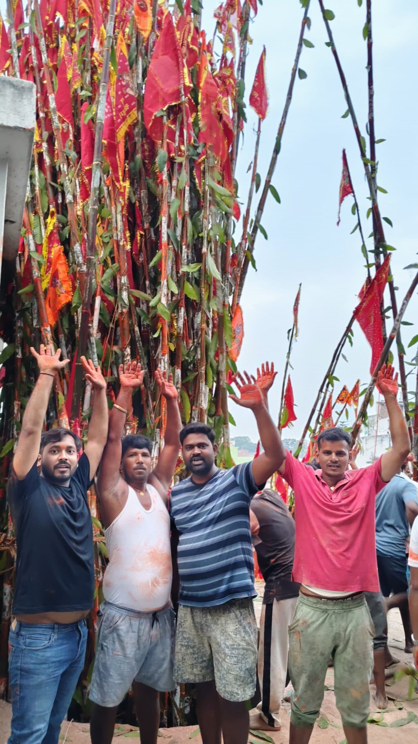 नवादा हनुमान मंदिर में रामनवमी पर किया गया ध्वजारोहण