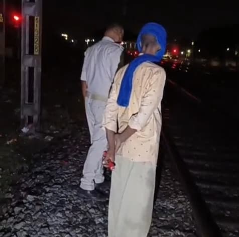 भभुआ रोड स्टेशन के पास ट्रेन की चपेट में आने से युवक की मौत