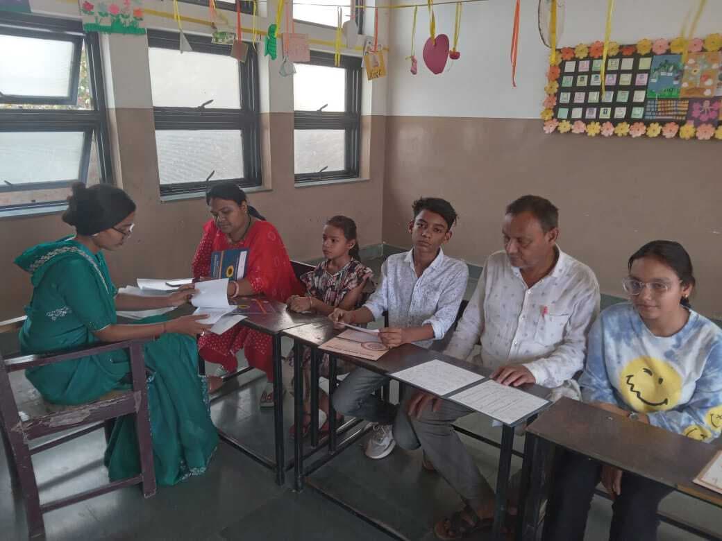 शिक्षक-अभिभावक बैठक में बच्चों के विकास पर हुई चर्चा