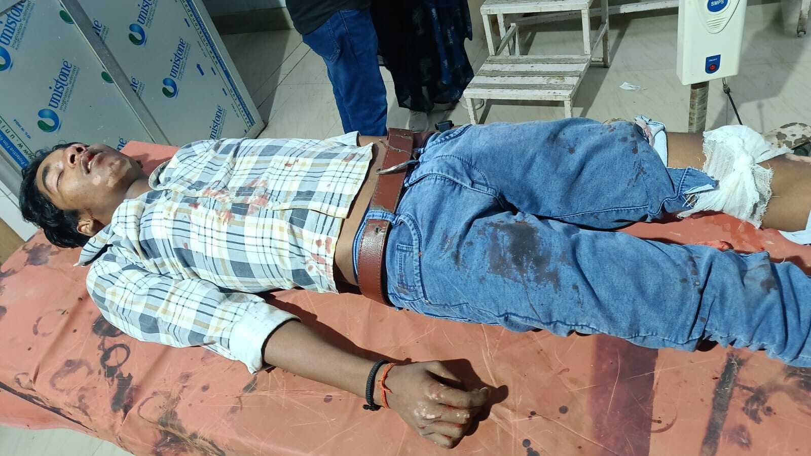 रामगढ़ चौक के पास अनियंत्रित ई-रिक्शा पलटी, चार घायल