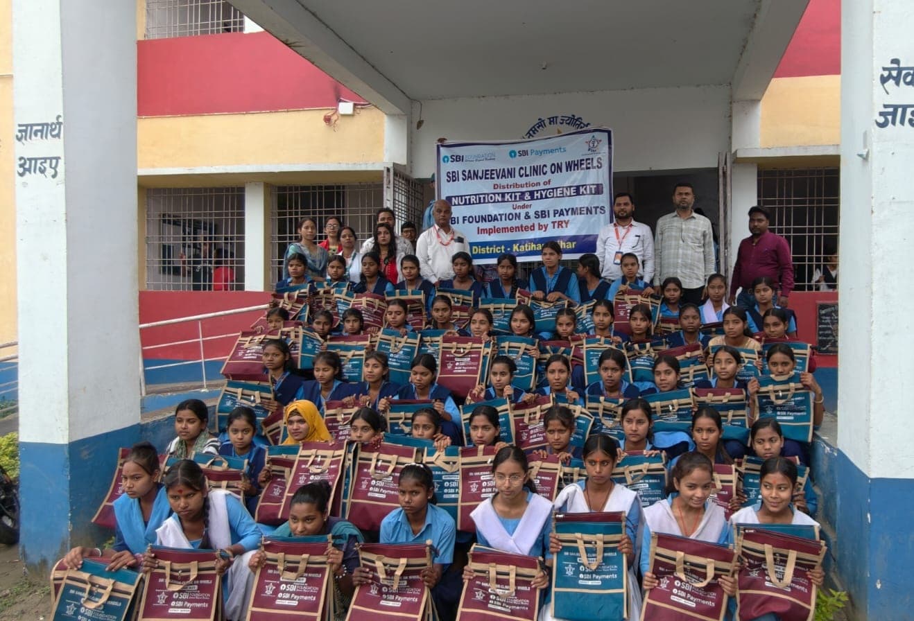 कटिहार में 400 बच्चों को न्यूट्रिशन व हाइजिन किट का किया वितरण
