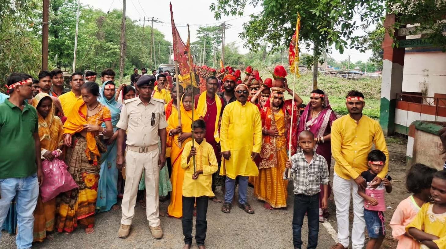 181 कलश यात्रा के साथ अष्टयाम का शुभारंभ