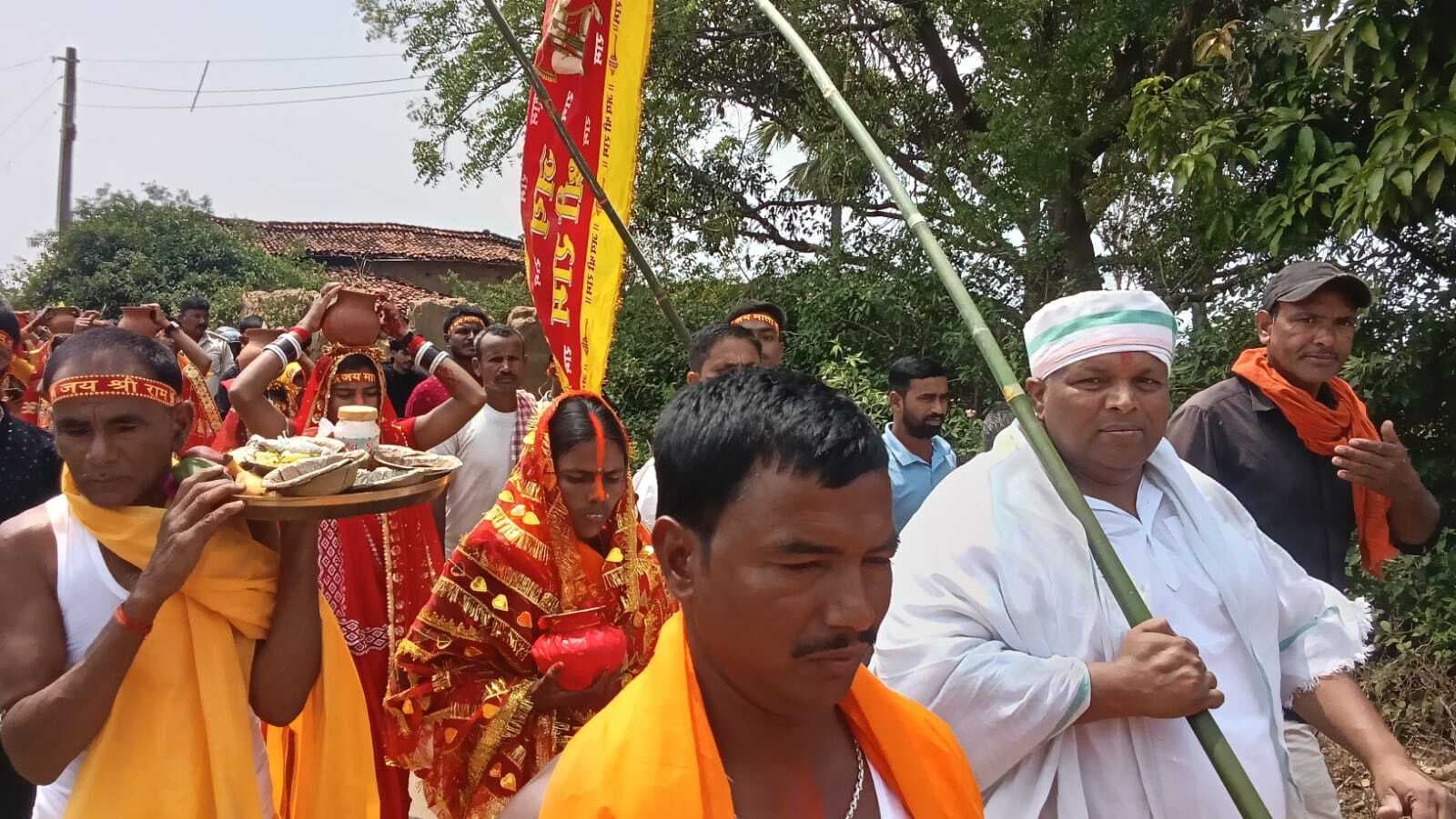 सारवां : 108 कलशों के साथ निकली भव्य शोभा यात्रा