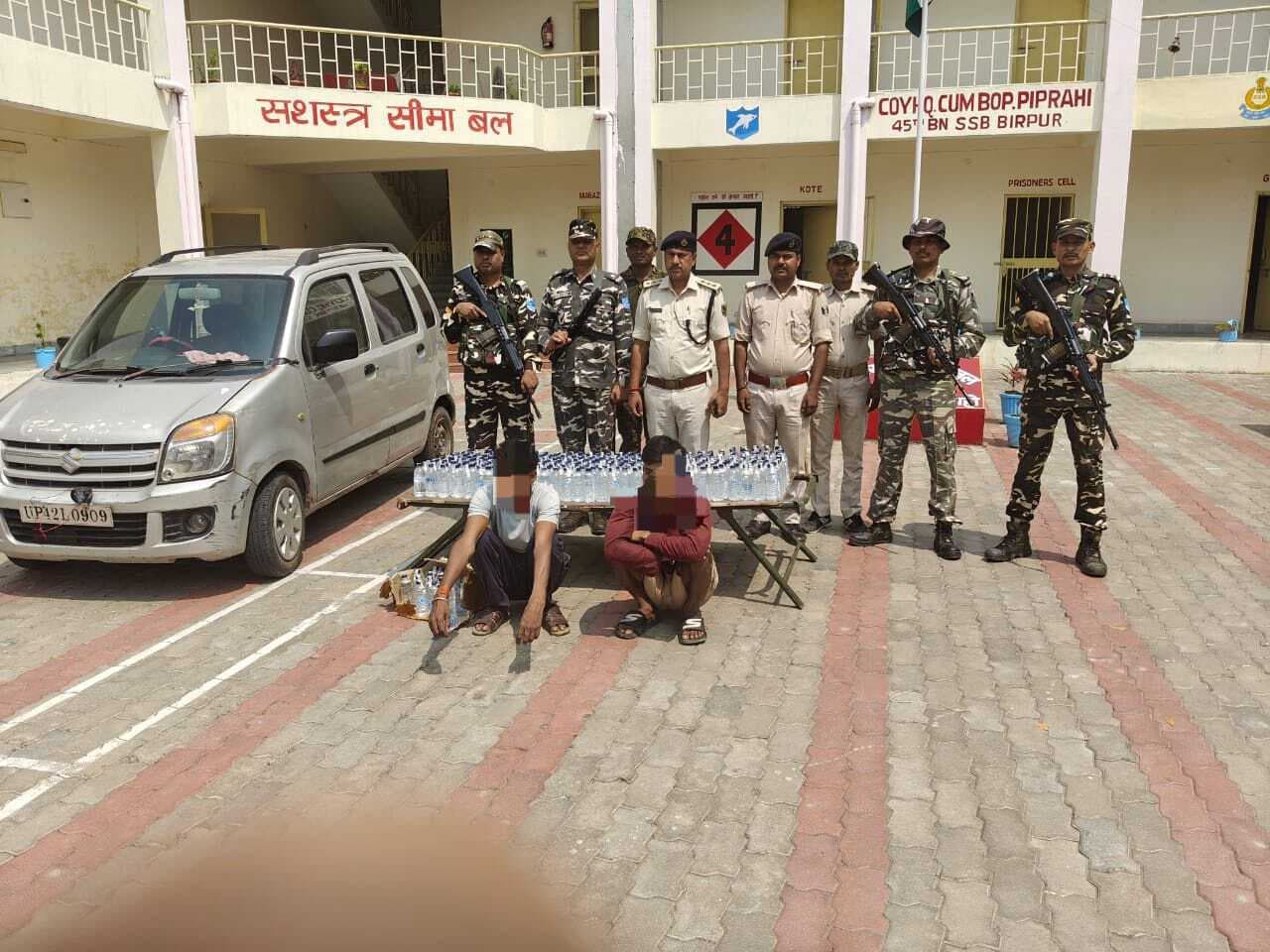 135 लीटर नेपाली शराब के साथ दो तस्कर गिरफ्तार