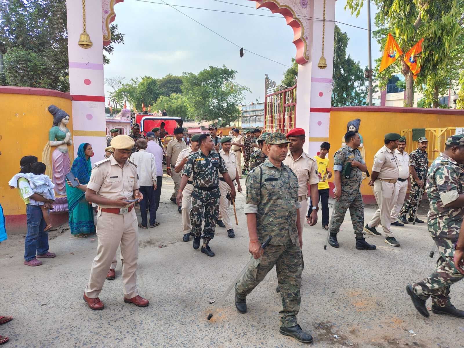 राधा कृष्ण की मूति विसर्जन के साथ रामनवमी को निकाला शोभायात्रा