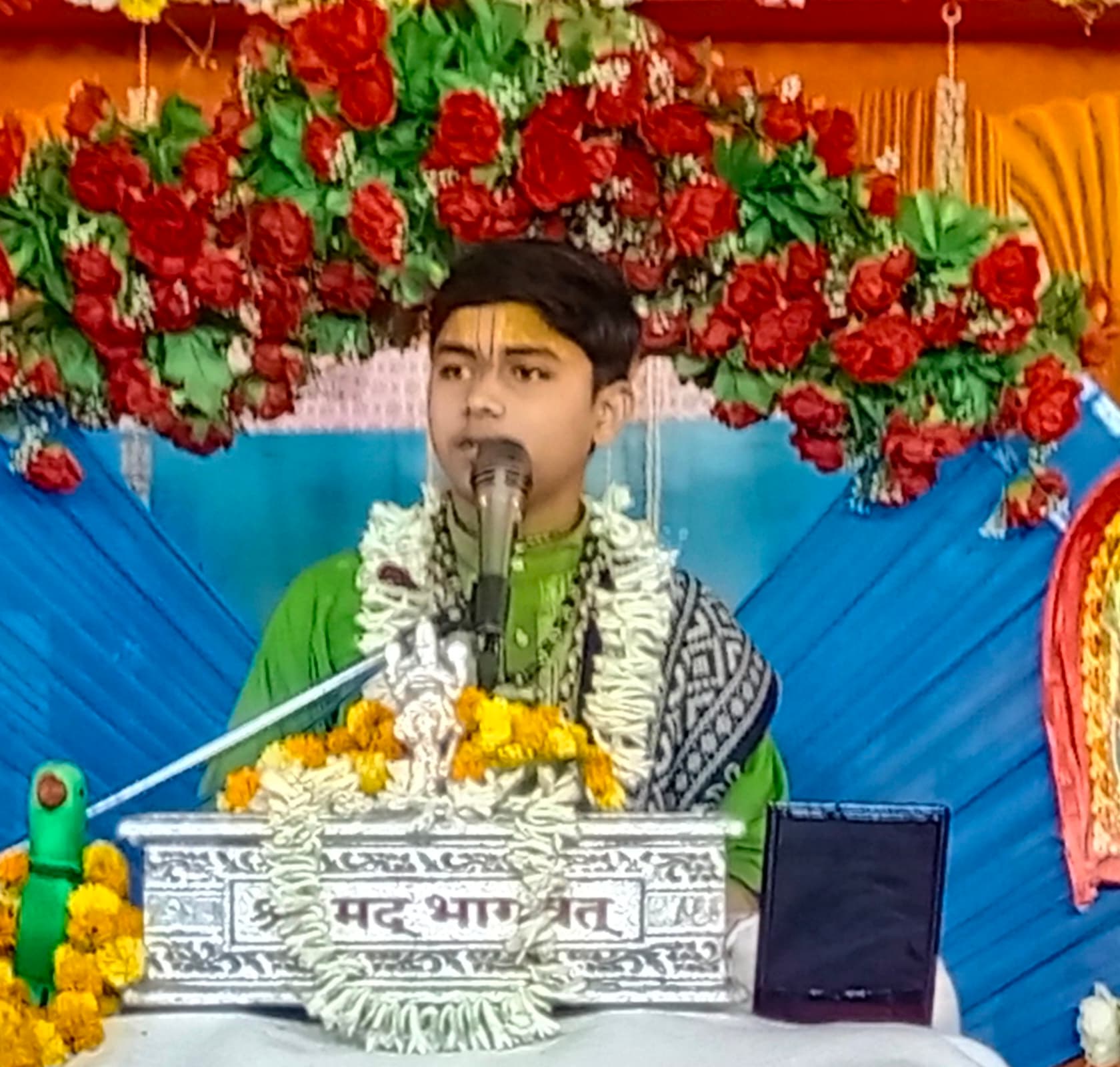 ईश्वर की कृपा पाने के लिए अहंकार से रहें दूर : कथावाचक