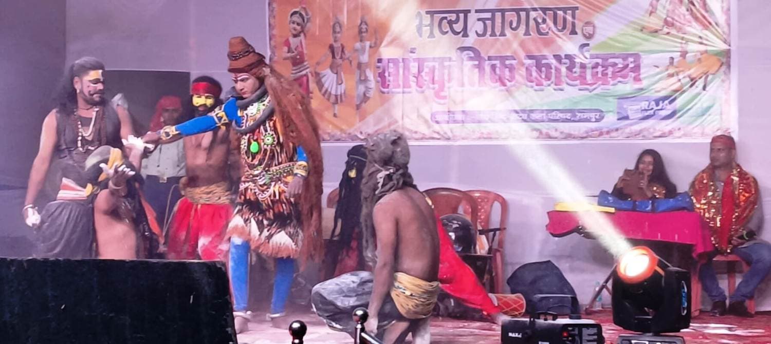 देवी जागरण सांस्कृतिक कार्यक्रम में देर रात तक झूमते रहे श्रद्धालु