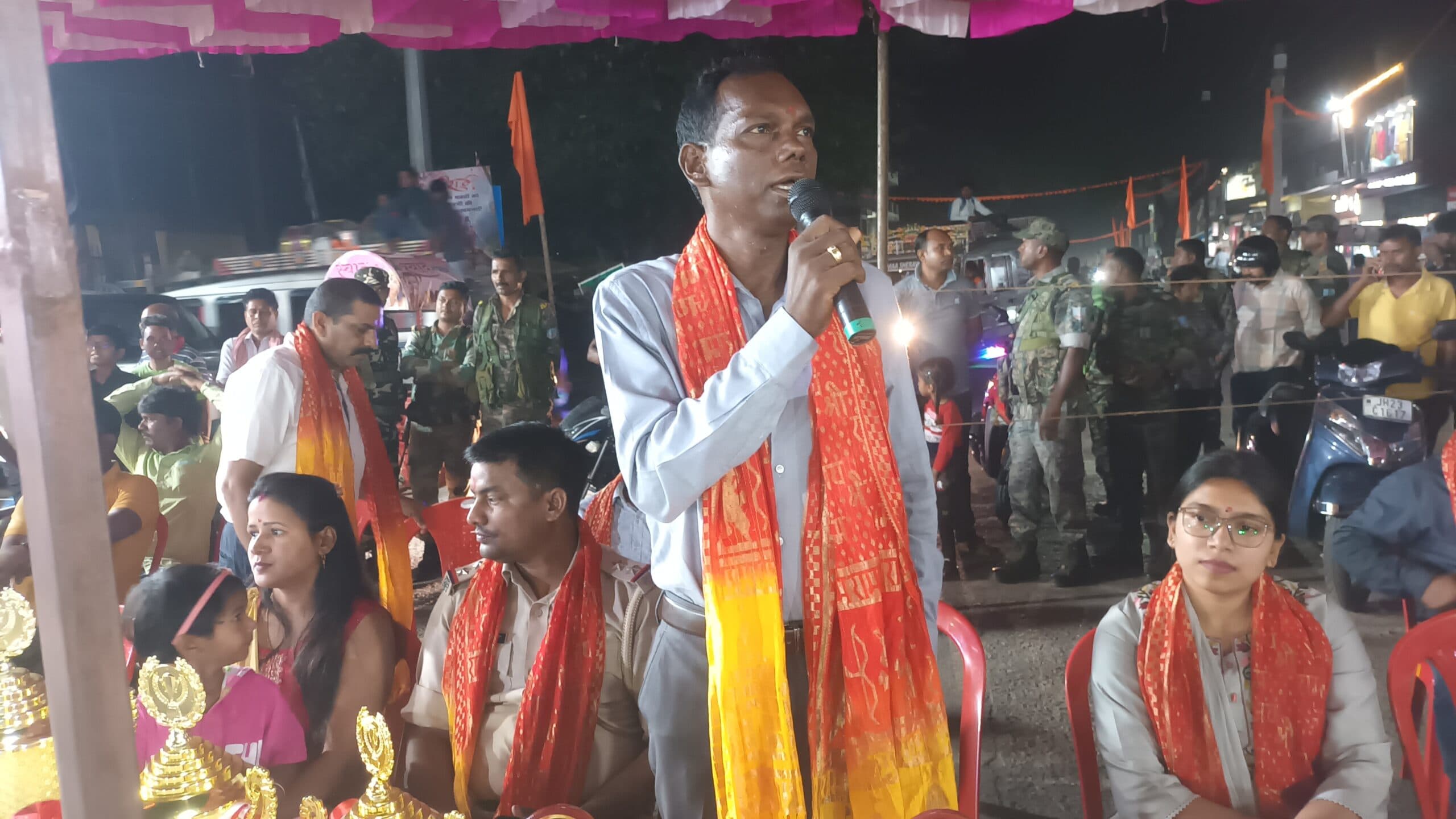 अस्त्र-शस्त्र चालन प्रतियोगिता में खिलाड़ियों ने दिखाये करतब