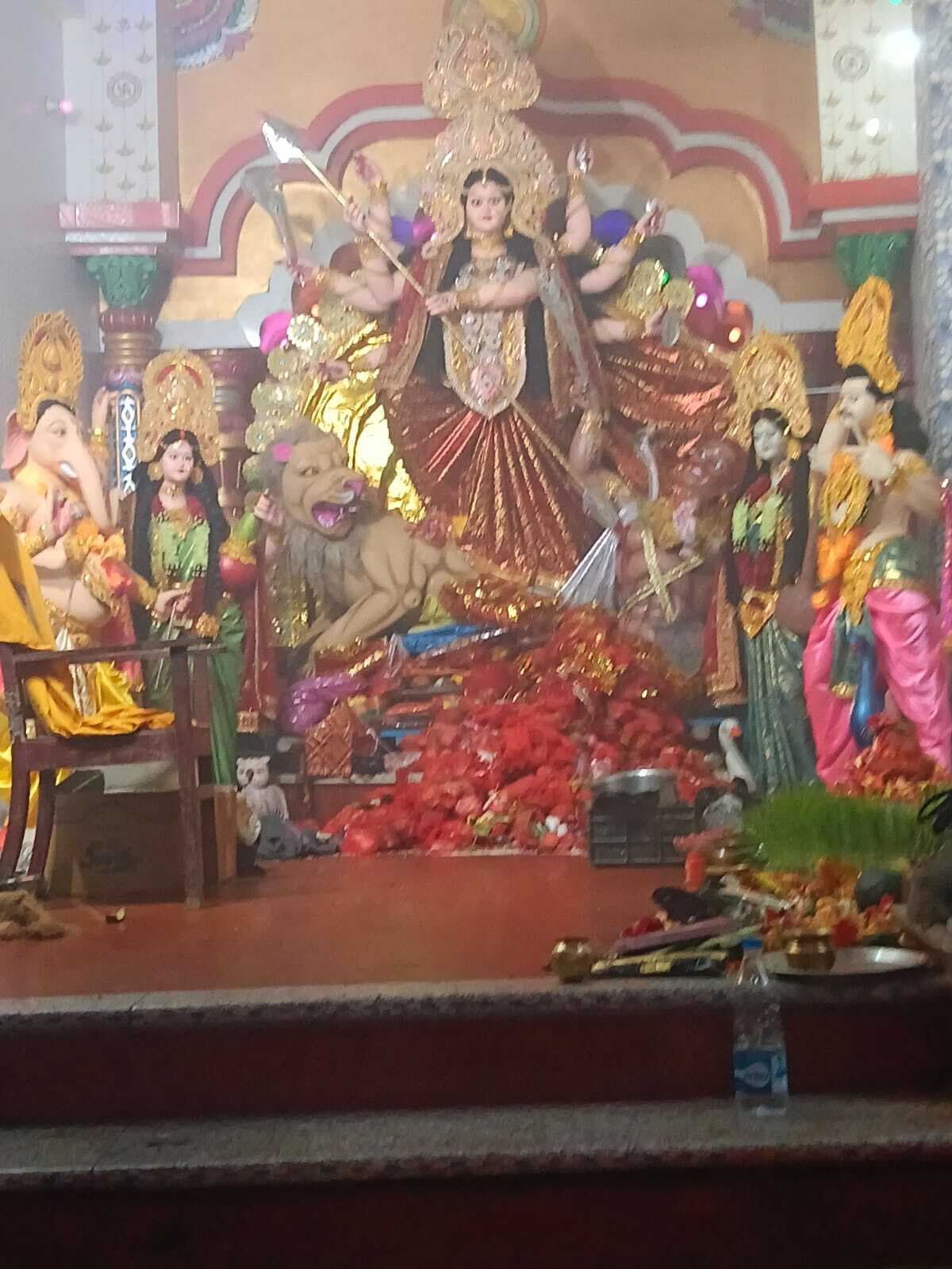 मेला के आखिरी दिन मां दुर्गा प्रतिमा दर्शन के लिए उमड़ी श्रद्धालुओं की भीड़