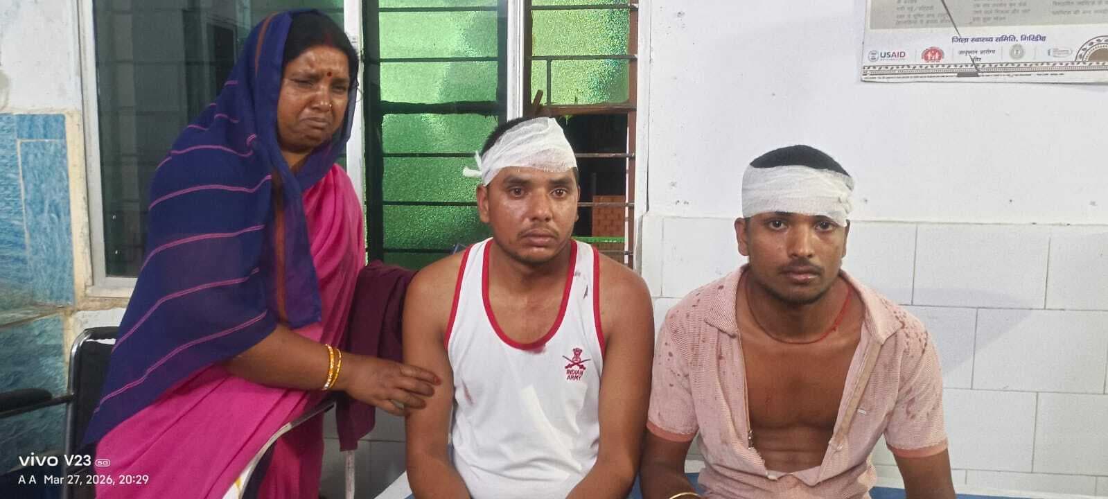 Giridih News :शराब देने से मना करने पर मोबाइल दुकानदार से मारपीट