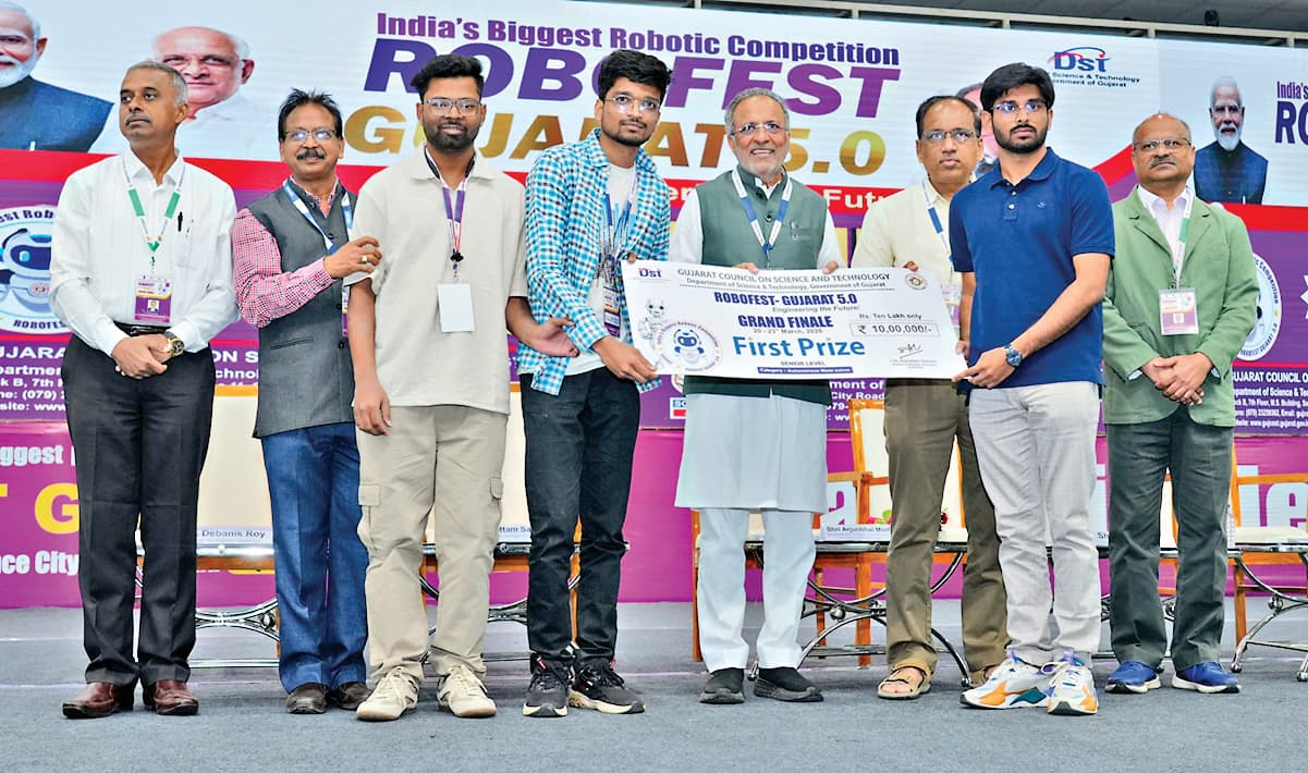 Rourkela News: एनआइटी की टीम ने ऑटोनोमस मेज सॉल्वर रोबोट श्रेणी में पहला स्थान हासिल किया