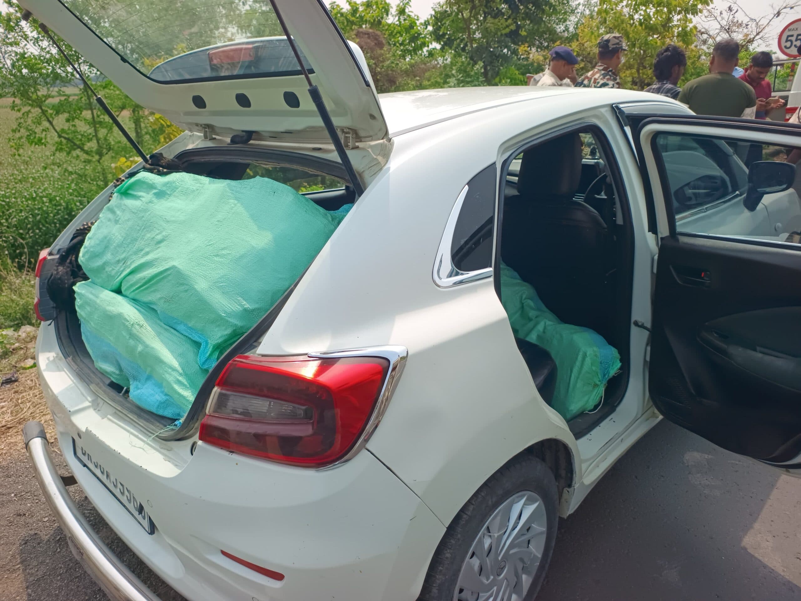 1080 बोतल शराब बरामद , दो तस्कर गिरफ्तार