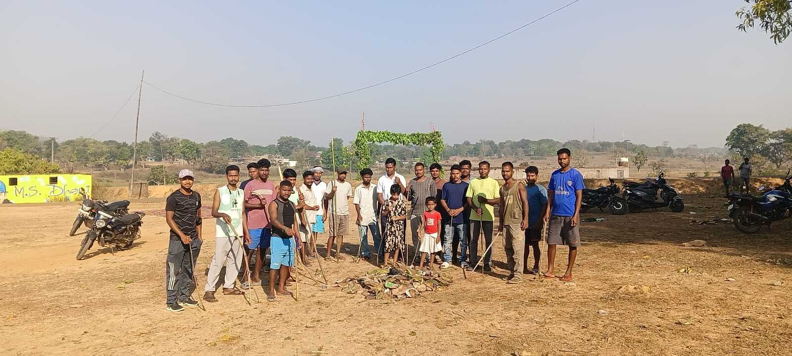 बंदगांव-सरना समाज ने चलाया सफाई अभियान
