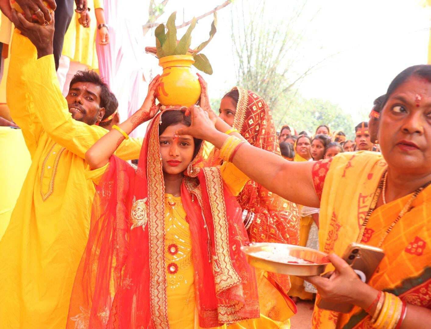 नौ कुंडीय गायत्री महायज्ञ को लेकर निकाली गयी कलश शोभा यात्रा