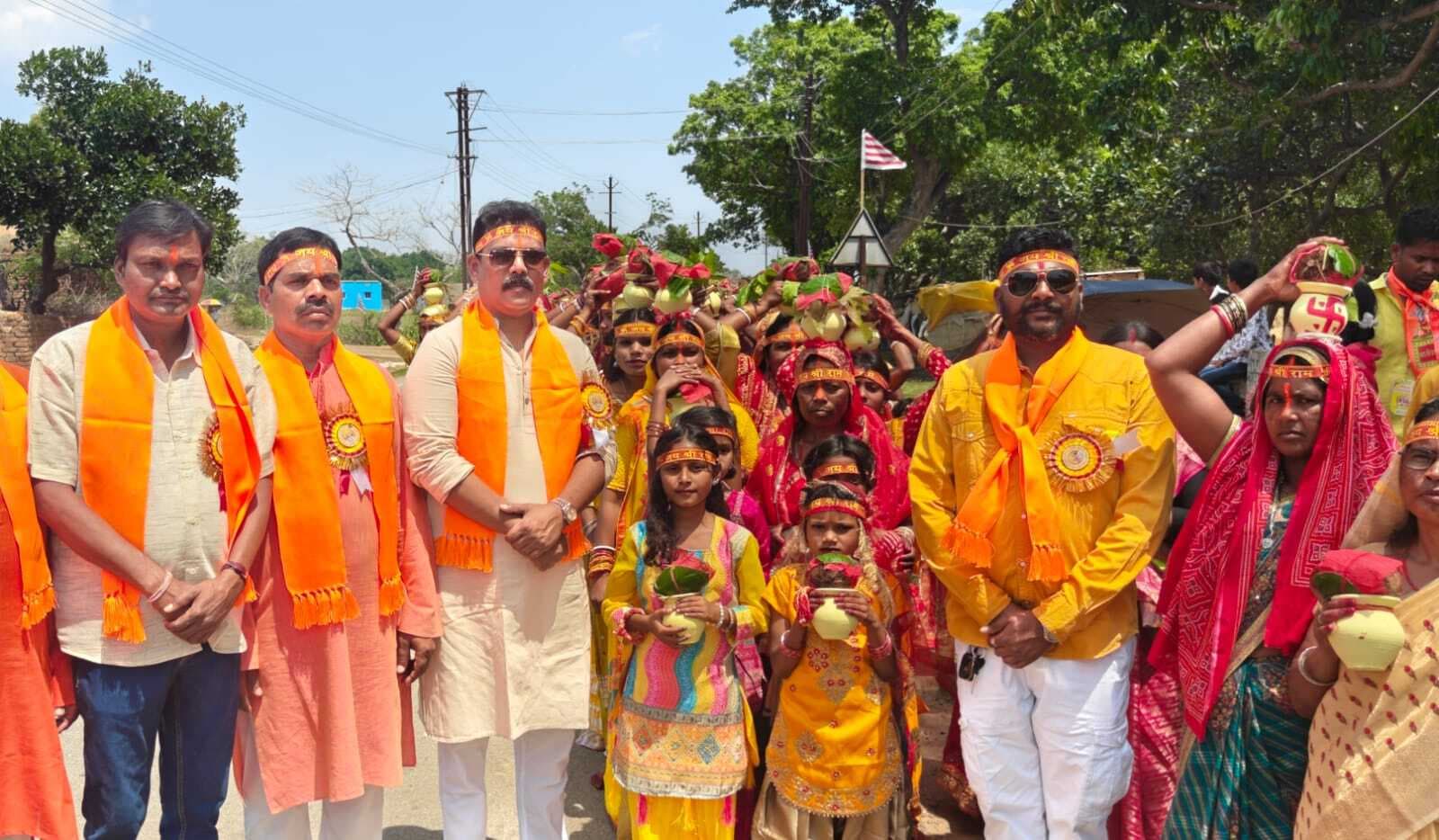 कलश यात्रा में उमड़े श्रद्धालु