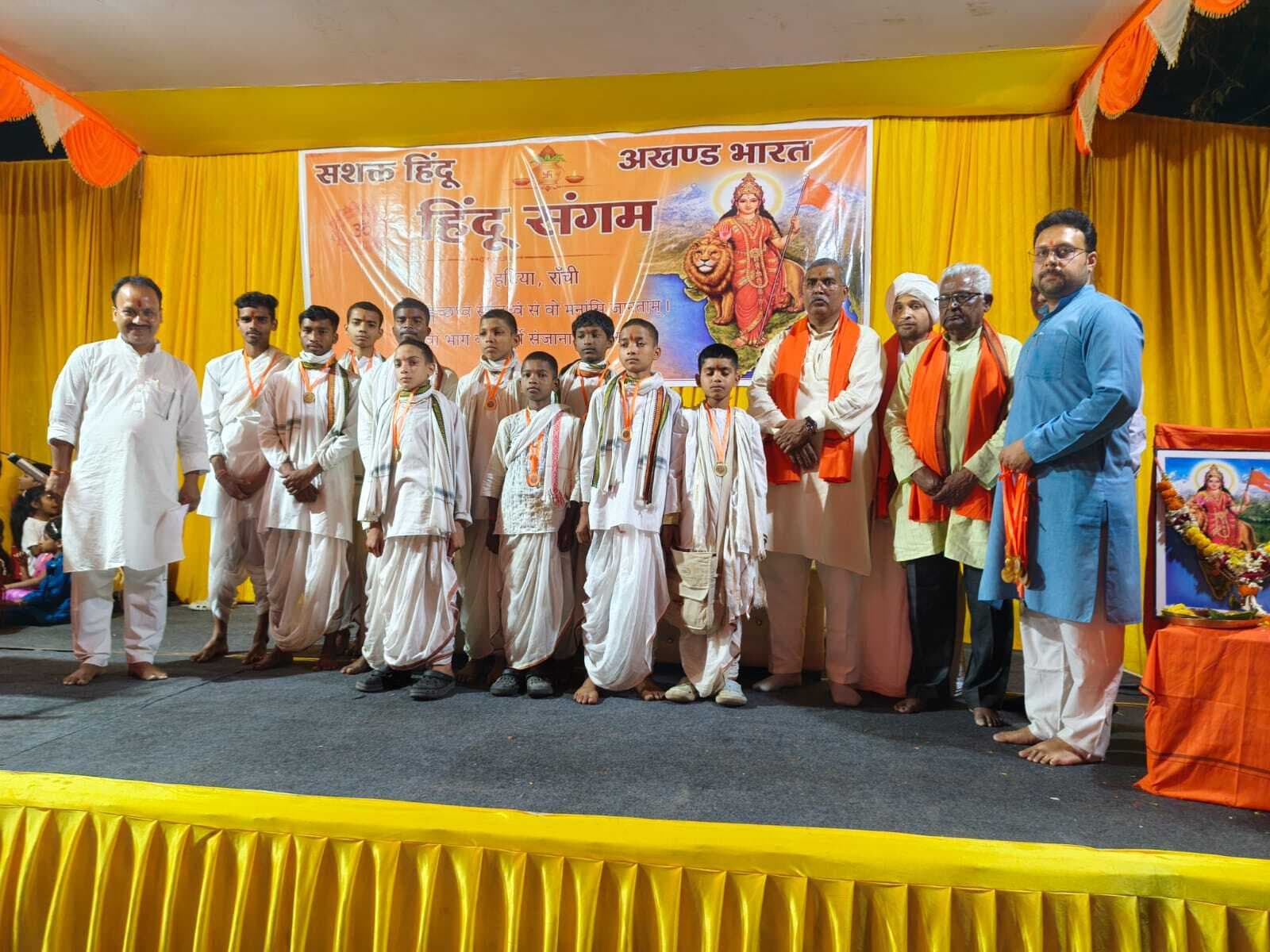 विराट हिंदू समागम में उमड़े लोग