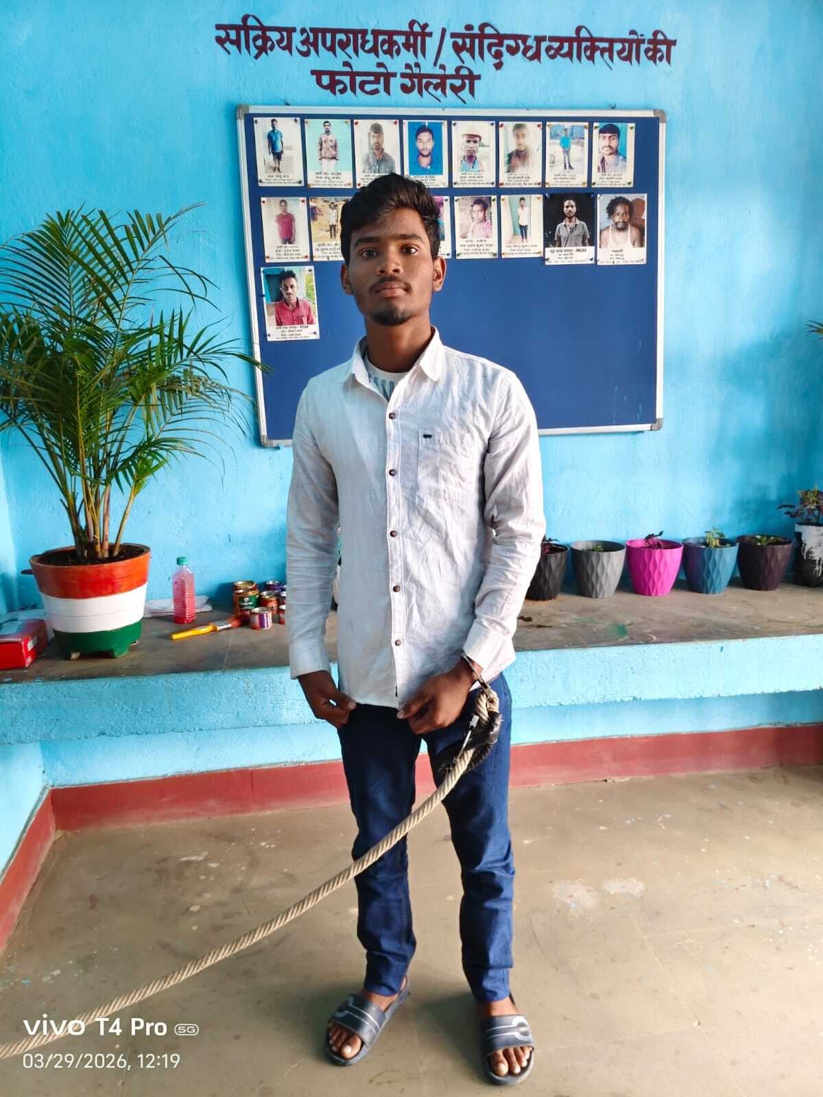 छापेमारी में लूटकांड का फरार अभियुक्त गिरफ्तार