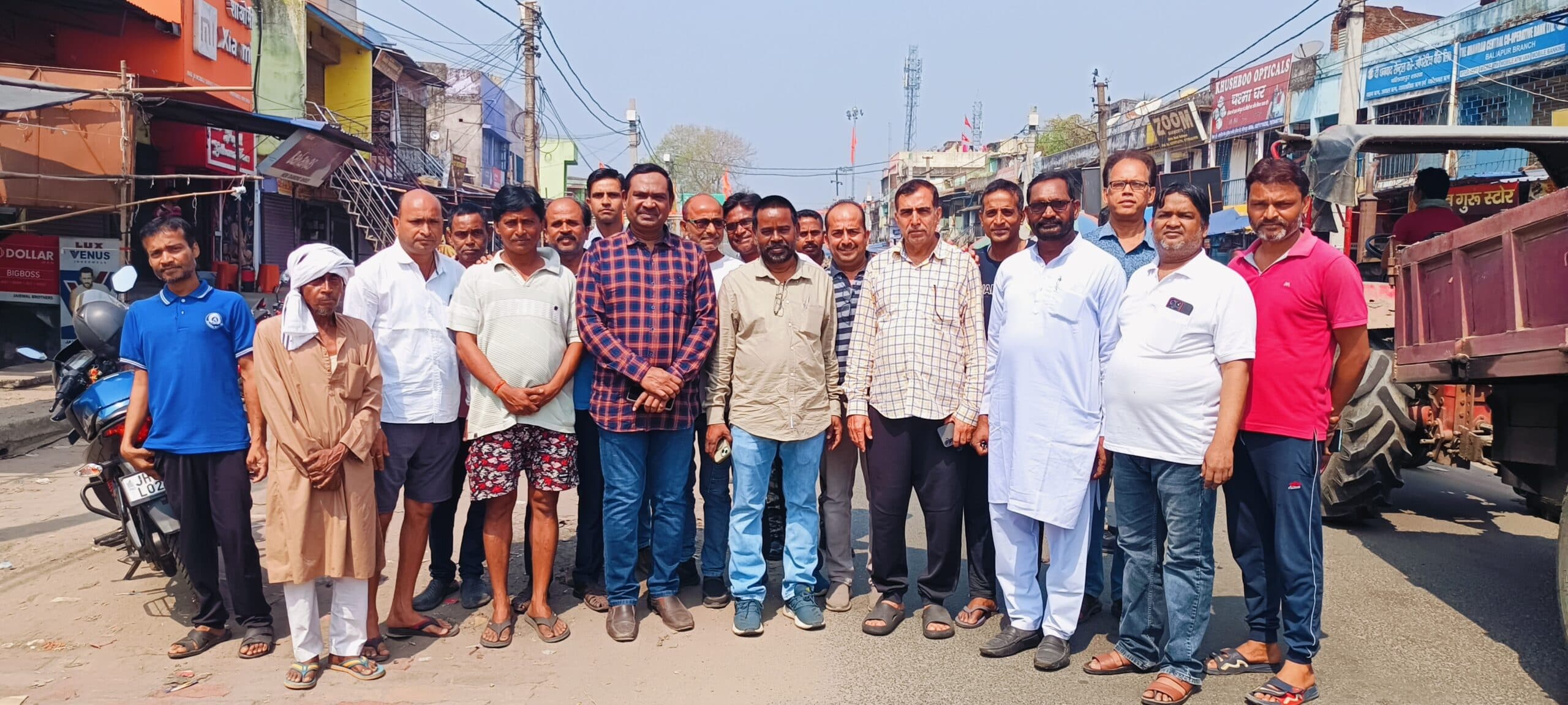 Dhanbad News: बलियापुर में तीसरे दिन स्थिति सामान्य, बाजार की दुकानें खुलीं