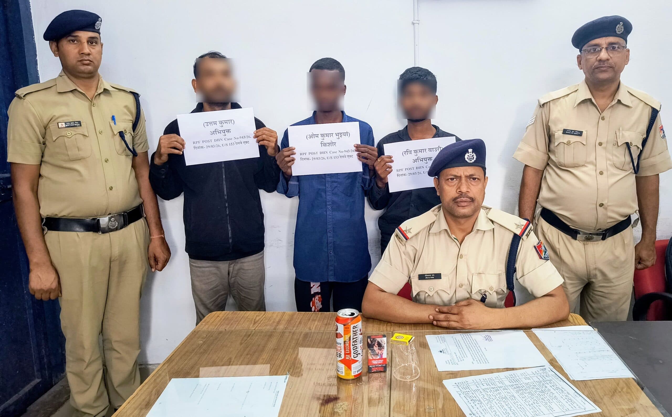 Dhanbad News: गया-हावड़ा वंदे भारत एक्सप्रेस पर पत्थरबाजी, तीन गिरफ्तार