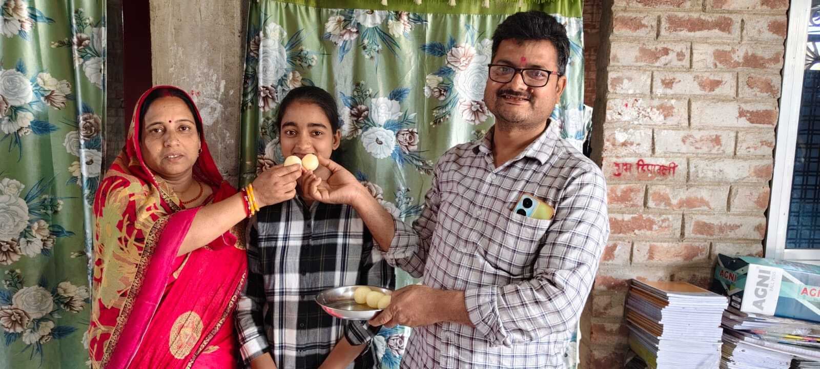 डुमरी पंचायत की सृष्टि व आयुष ने जिला टॉपर की सूची दर्ज कराया अपना नाम