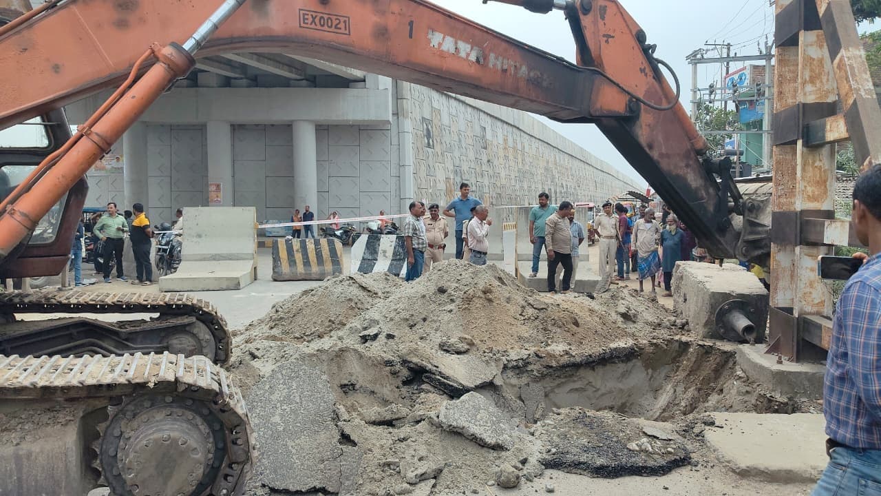 सुरक्षा को लेकर एनएच 106 स्थित रेलवे गुमटी संख्या 15बी को किया गया बंद