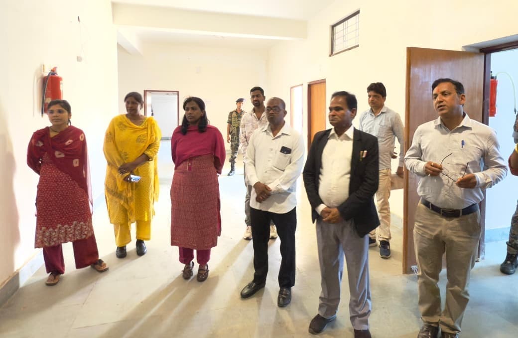 इवीएम वेयर हाउस का उपायुक्त ने किया निरीक्षण