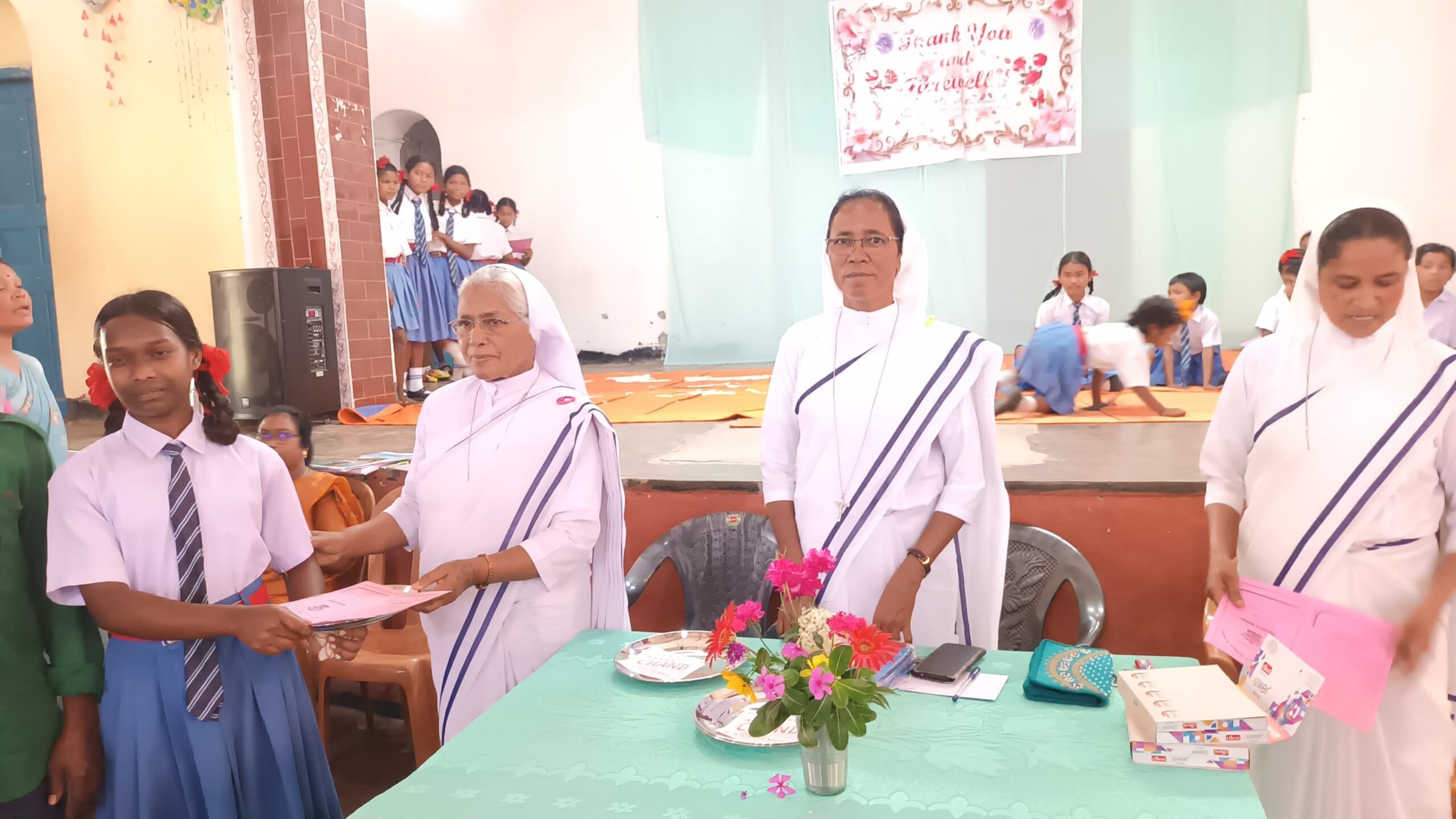 संत तेरेसा स्कूल में शिक्षक अभिभावक गोष्ठी