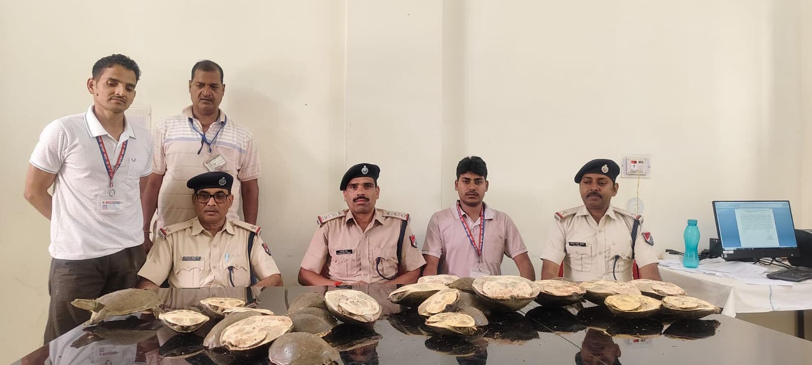 दून एक्सप्रेस से 28 जीवित कछुए जब्त