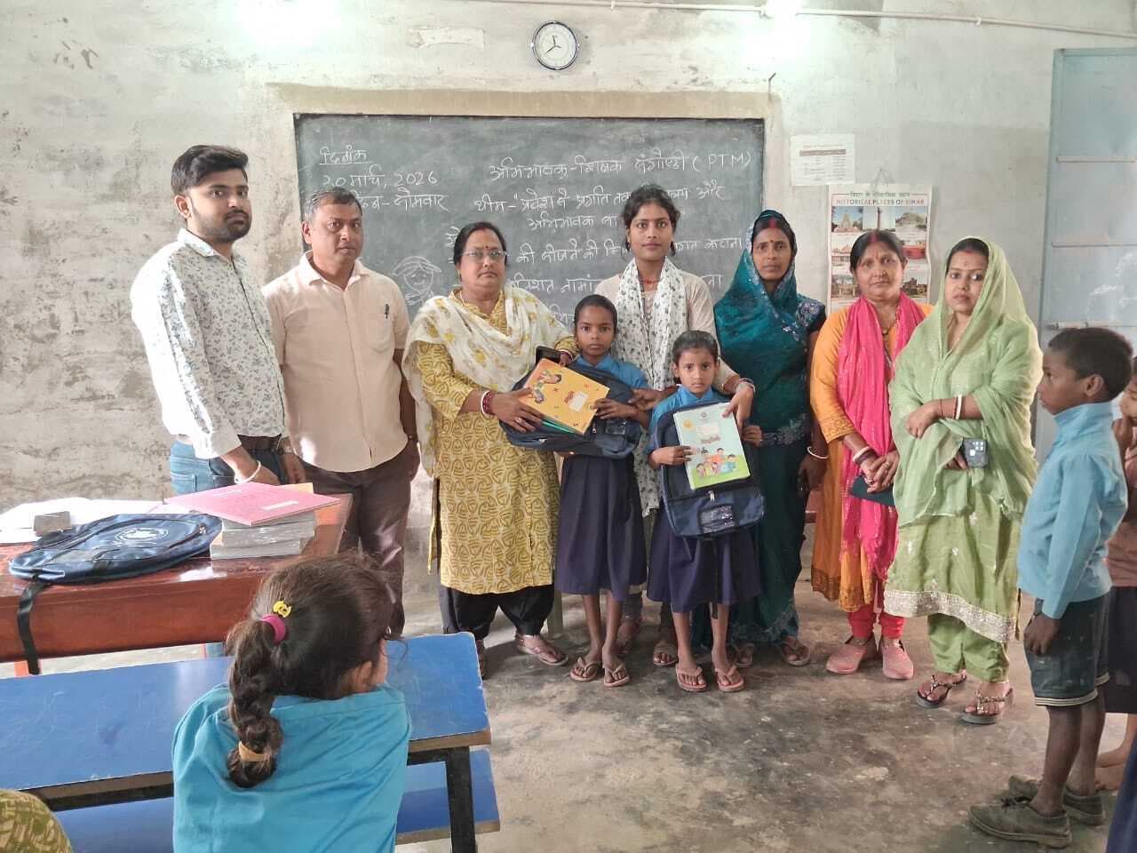 अभिभावक-शिक्षक संगोष्ठी में वार्षिक परीक्षा परिणाम की घोषणा