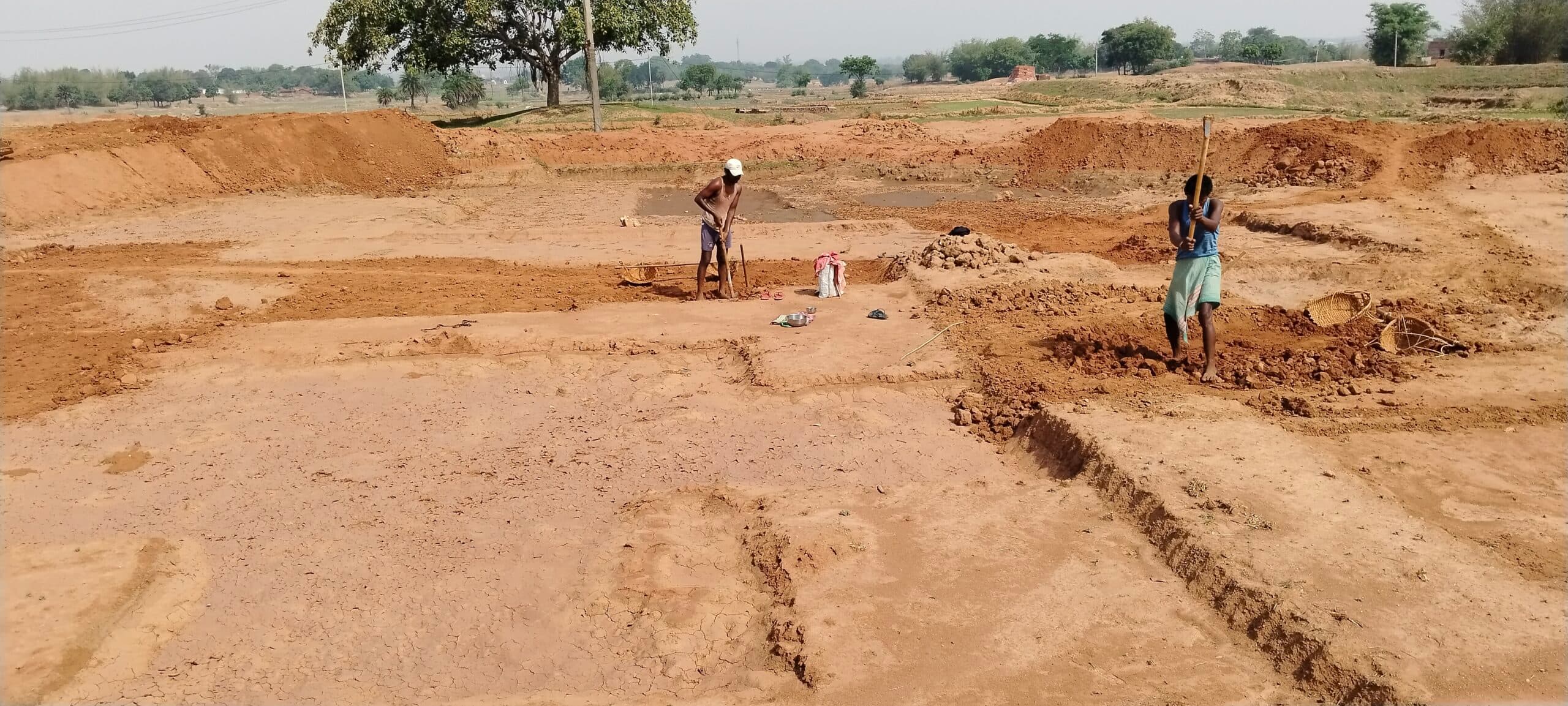 मनरेगाकर्मियों की हड़ताल से 14 हजार योजनाएं प्रभावित