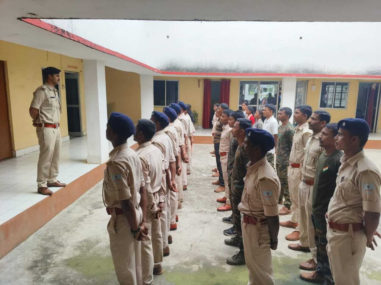 लिट्टीपाड़ा थाने में 30 नये चौकीदारों ने संभाला कार्यभार