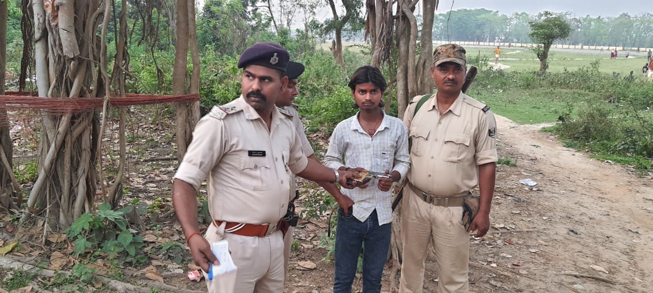 हथियार व कारतूस के साथ युवक गिरफ्तार