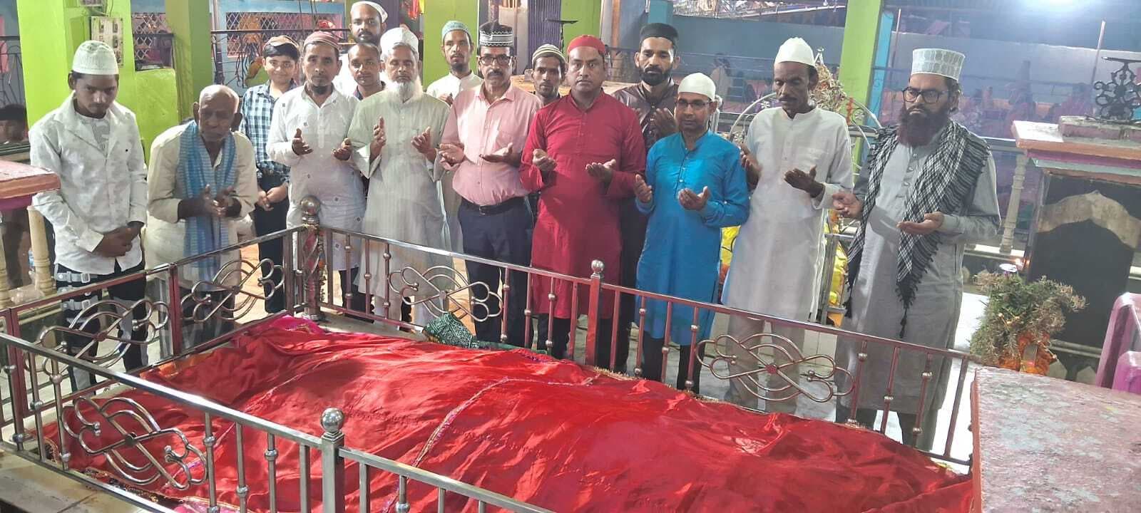 उर्स मेला का तीसरा दिन : मन्नतें पूरी होने पर बड़ी संख्या में जायरीन कर रहे है मखदूम बाबा मजार पर चादरपोशी