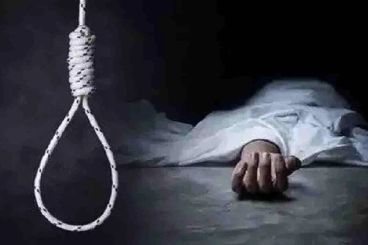 मां की डांट से आहत 16 साल की छात्रा ने लगाई फांसी, परिजनों ने बताया- घंटों सोशल मीडिया पर रहती थी ऑनलाइन