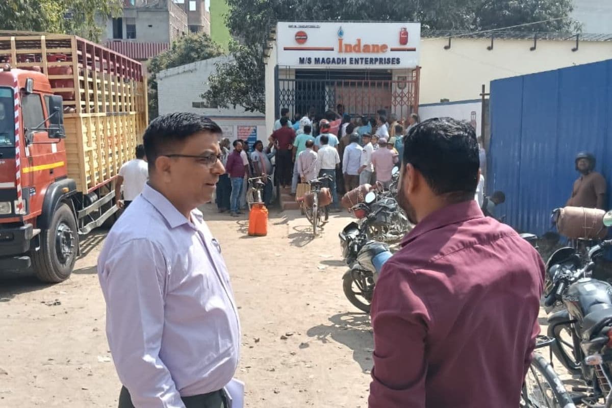LPG क्राइसिस के बीच पटना के डीएम ने अधिकारियों को किया अलर्ट, बोले- लापरवाही नहीं होगी बर्दाश्त