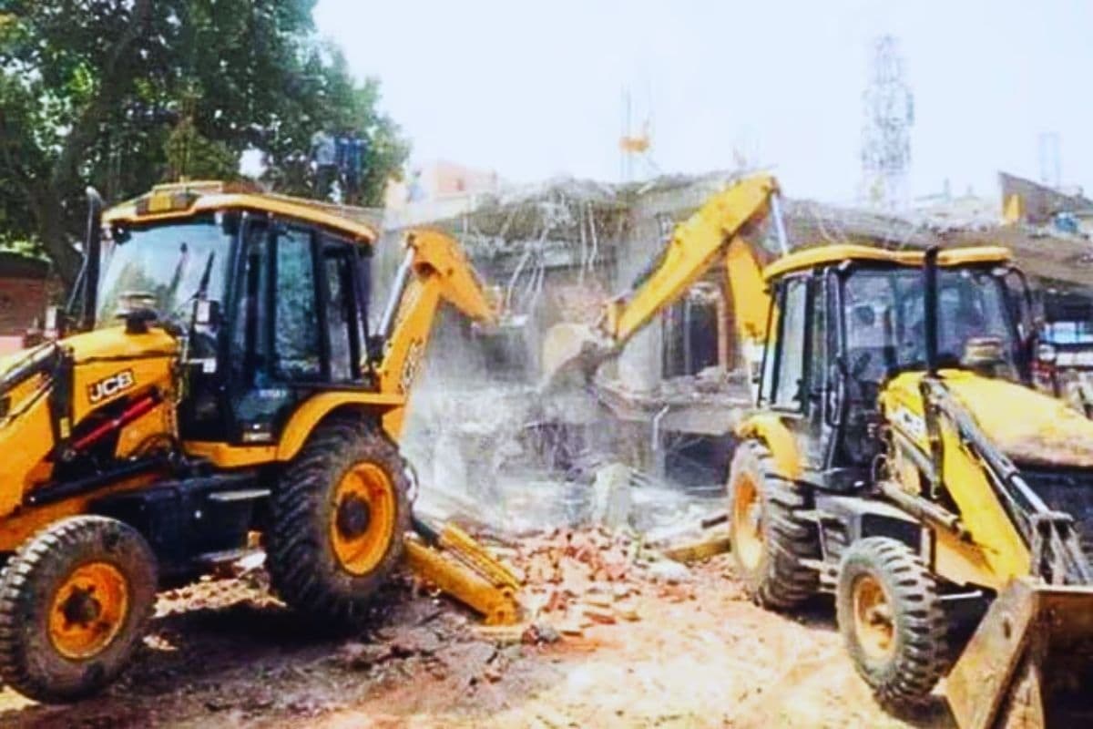 बिहार के इस जिले में 7 अप्रैल से चलेगा बुलडोजर, रेलवे की नोटिस से कई परिवारों को बेघर होने का खतरा