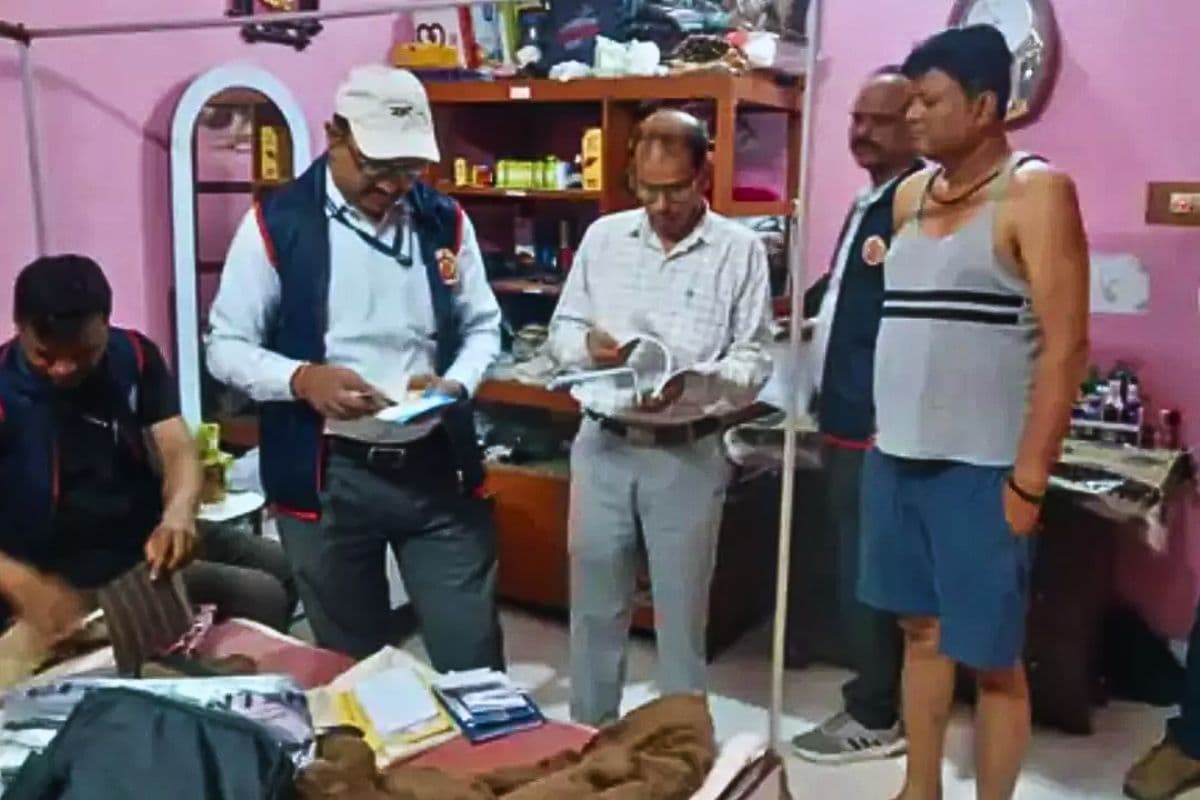 किशनगंज SDPO ने गर्लफ्रेंड के नाम पर खरीदी जमीन, पटना में भी रहे DSP, सहरसा DRDA के ठिकानों पर भी EOU का छापा