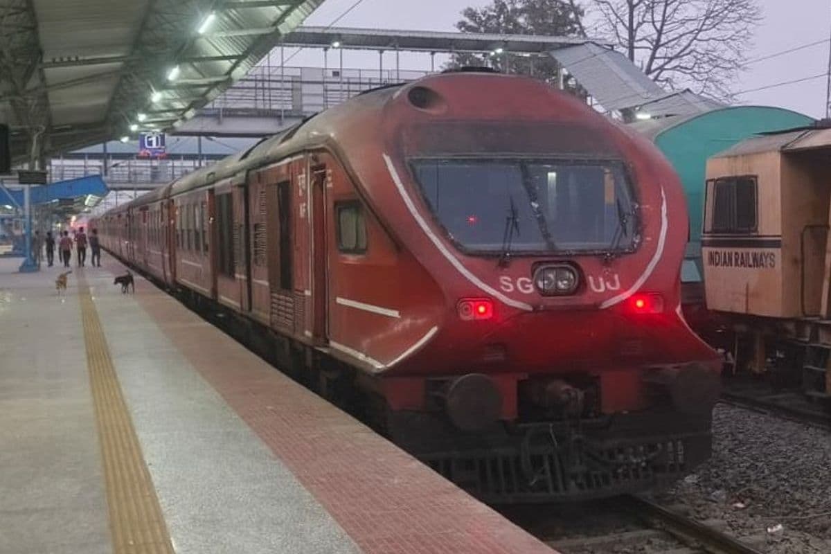 बिहार के इस स्टेशन पर 3 घंटे खड़ी रही डेमू ट्रेन, लोको पायलट ने ड्यूटी पूरी होने पर चलाने से किया इनकार