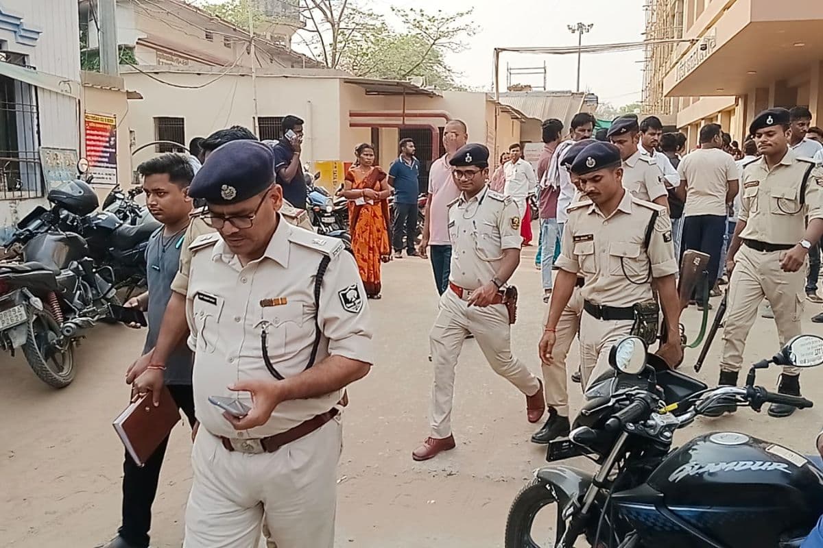 सीवान में दिनदहाड़े पांच लाख की लूट, अपराधियों ने सीएसपी संचालक मारी तीन गोली