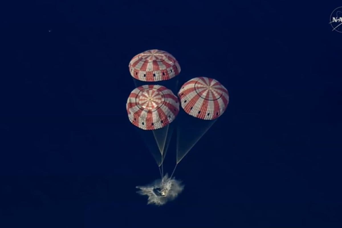 Artemis 2 Splash Down : рдЪрдВрджреНрд░рдорд╛ рдХрд╛ рдЪрдХреНрдХрд░ рд▓рдЧрд╛рдХрд░ рдзрд░рддреА рдкрд░ рд▓реМрдЯреЗ 4 рдПрд╕реНрдЯреНрд░реЛрдиреЙрдЯ, рдЗрд╕ рдЬрдЧрд╣ рдЙрддрд░рд╛ рдпрд╛рди, рджреЗрдЦреЗрдВ Video