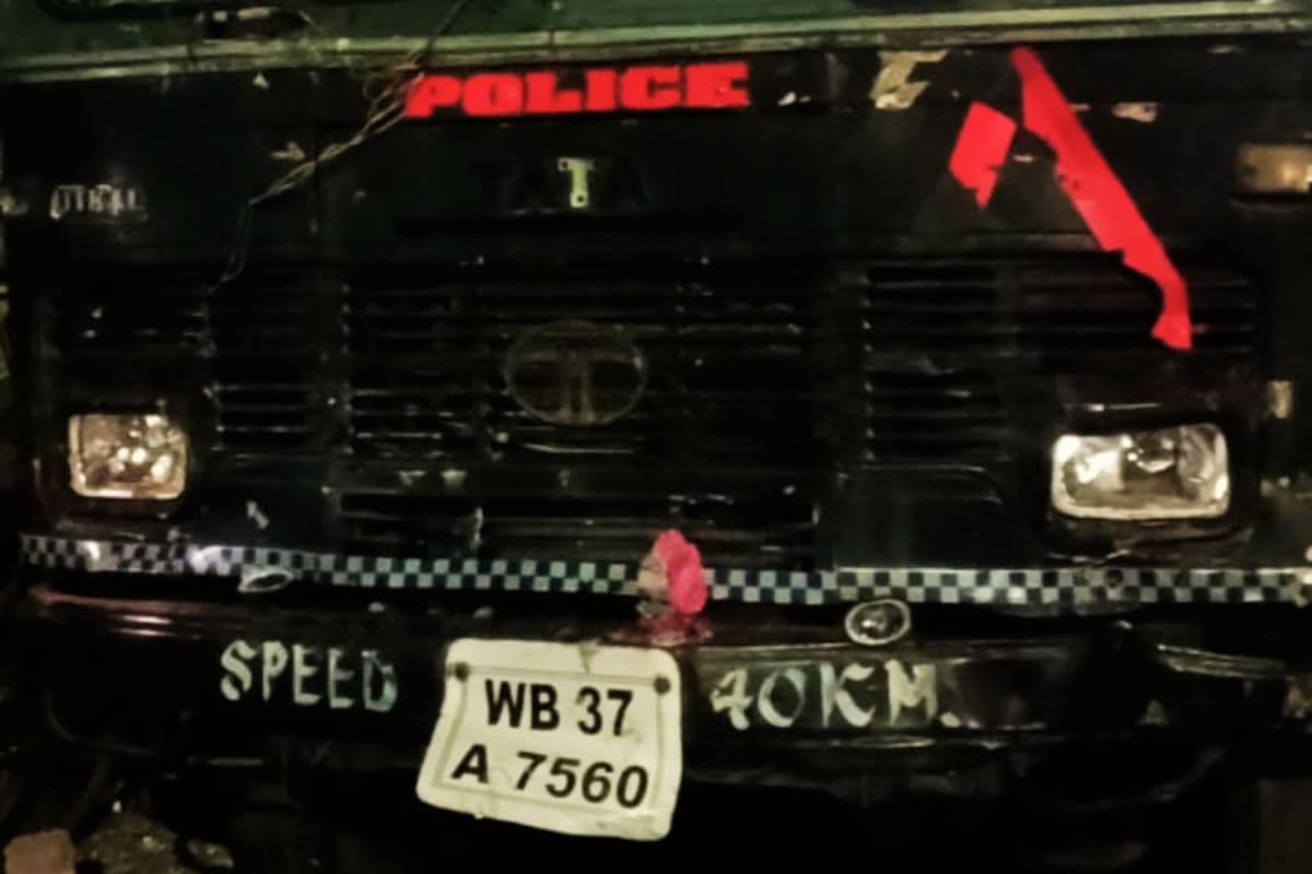 ‘फेक न्यूज’ का युद्ध : आसनसोल में बेकाबू बस ने मचायी तबाही, TMC ने CISF पर मढ़ा दोष, सच निकला कुछ और