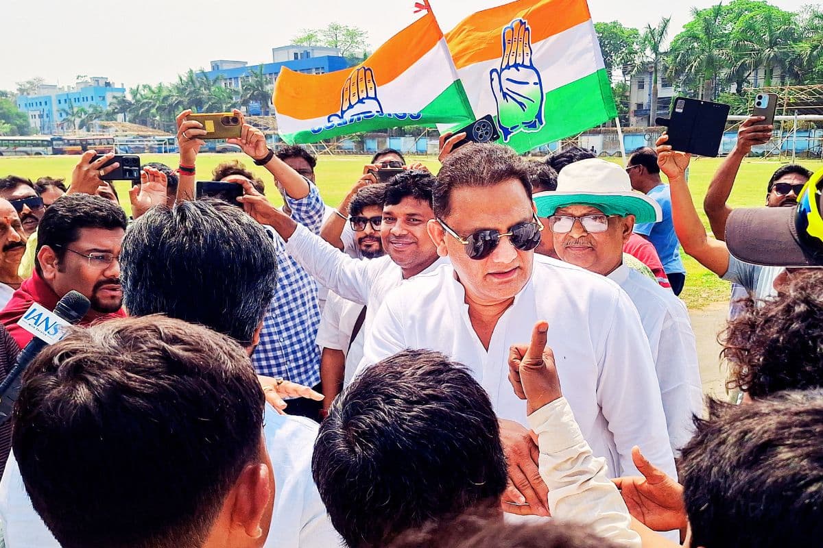 बहरमपुर की सड़कों पर अजहरुद्दीन, अधीर चौधरी के काम आयेगा क्रिकेटर कार्ड?