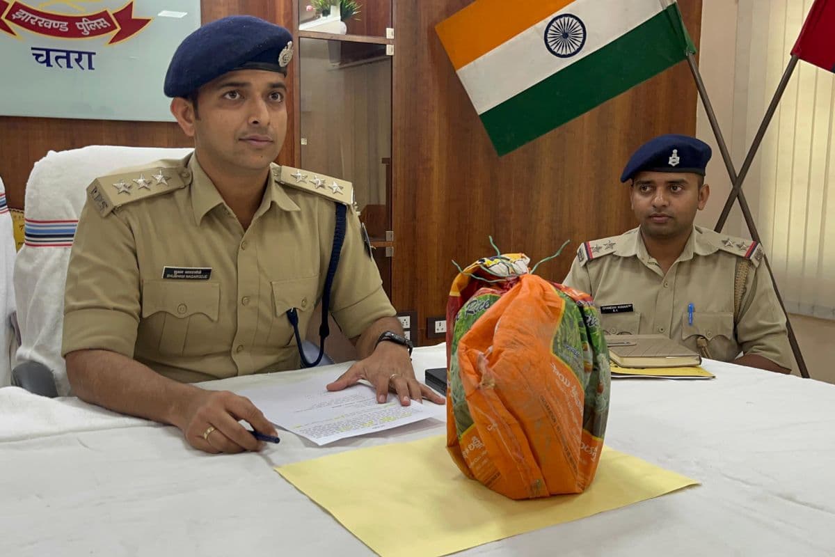 चतरा पुलिस की बड़ी स्ट्राइक: लावालौंग में 24 लाख की अफीम और भारी मात्रा में डोडा जब्त